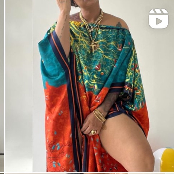 New Terrell Dominick Off Shoulder Dress - Picture 2 of 2